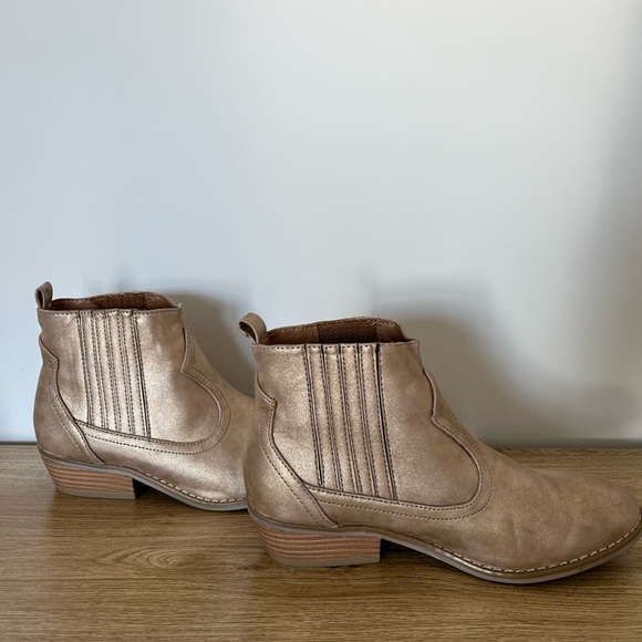 Universal Thread 7.5 Gold Booties - Picture 2 of 11